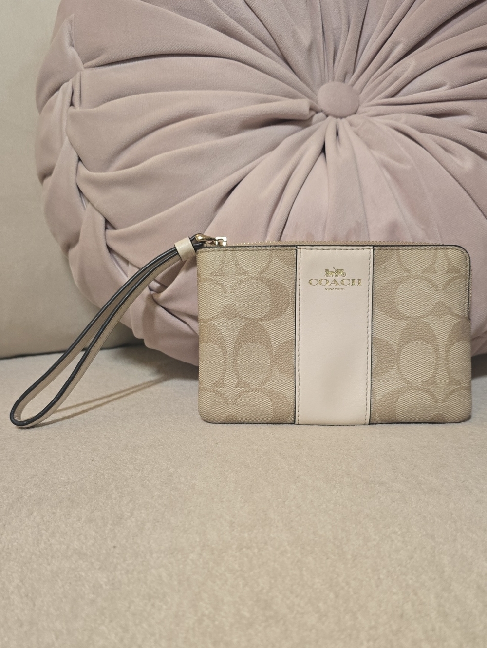 COACH Corner Zip Wristlet in Signature Canvas with Stripe Sand Chalk Like New